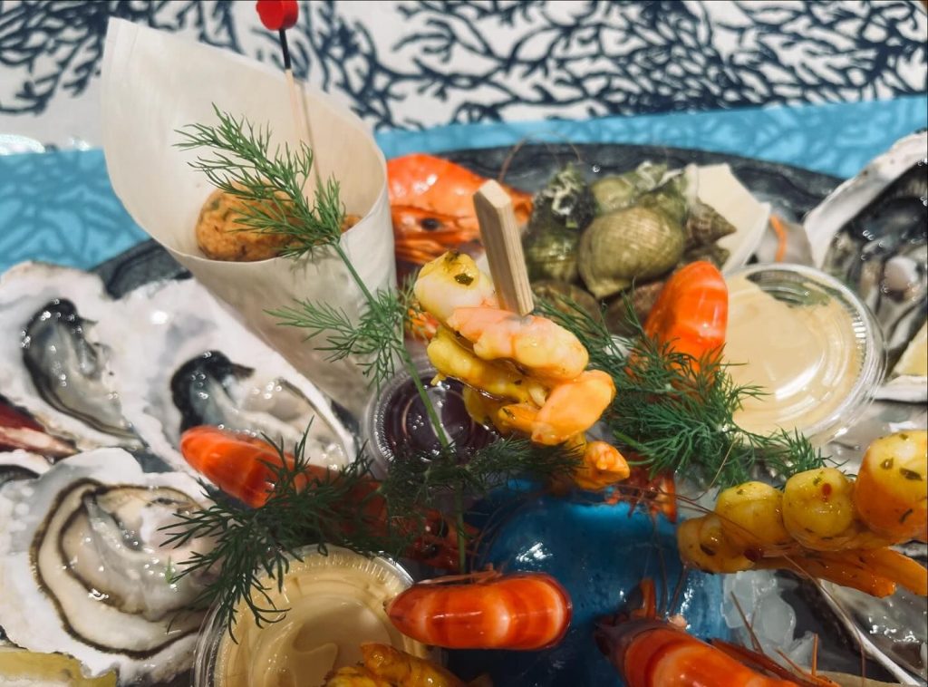 Poissonnerie Locale : Pourquoi Privilégier un Commerce de Proximité avec Livraison ?